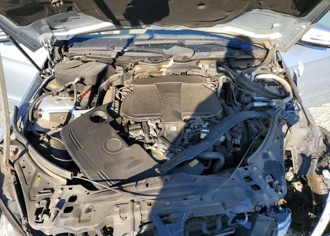 2013 Mercedes-Benz E 350 z USA, uszkodzony, nr VIN WDDKJ5KB6DF189120